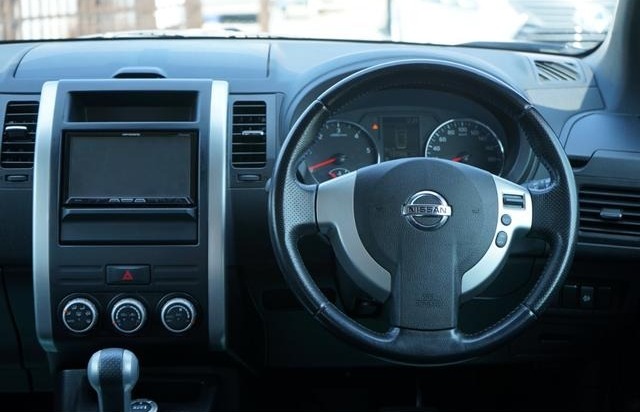2011 NISSAN X-TRAIL